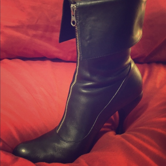 John Fluevog Shoes - Fluevog Huscarans zip up heeled boots w/ polish